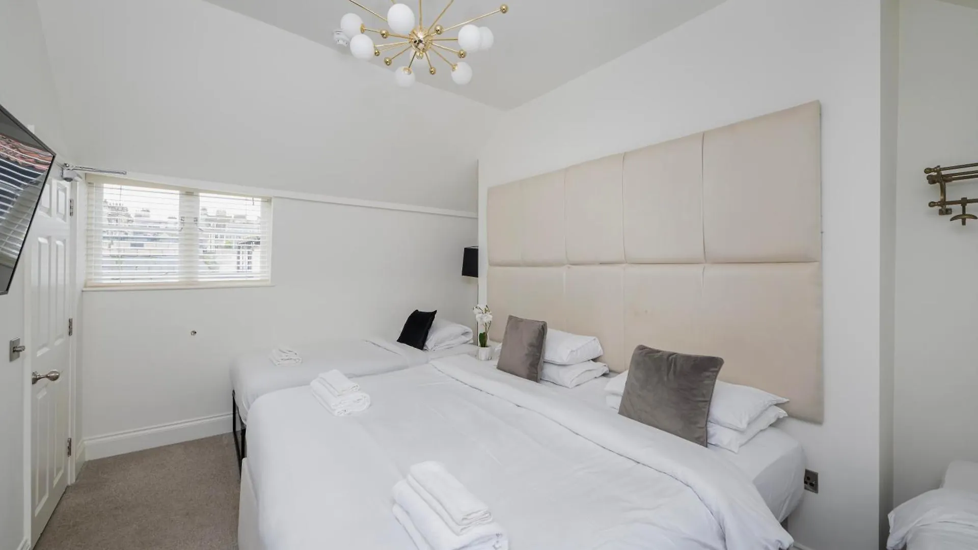Luxury Home With Terrace In Central Bath Sleeps 10 0*,