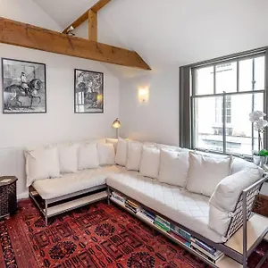 Coachman Cottage, Mews Living In Central Bath